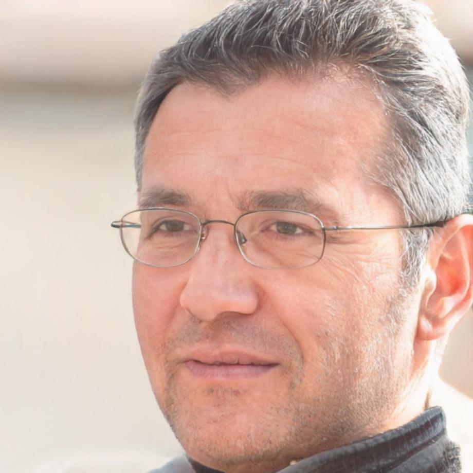 Rubén Campos, Consultor Senior de Finanzas